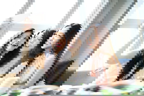 ดูแลตัวเอง คุณแม่ยังสาว ไปเที่ยวกับแก๊งเพื่อน