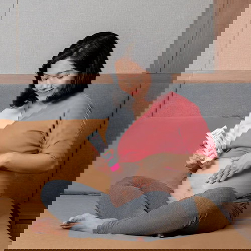 ใช้เซรั่มและครีมลด รอยแตกลายหลังคลอด