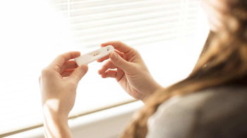 Hormonal changes cause nausea during pregnancy