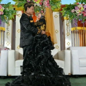 Rini Astuti Ade Mulyani profile icon