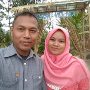 Dewi Wahyuning profile icon