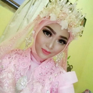 devi putri sigit profile icon