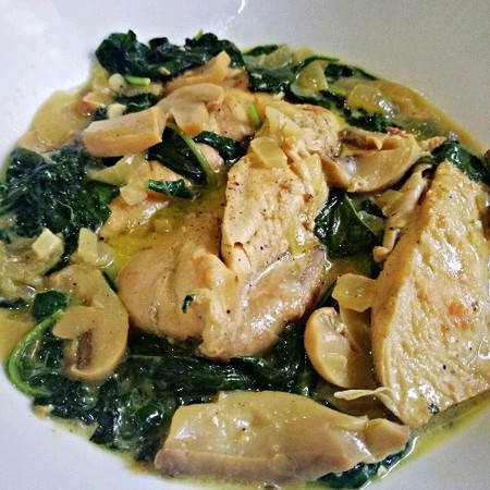 Chicken with spinach in mushroom sauce