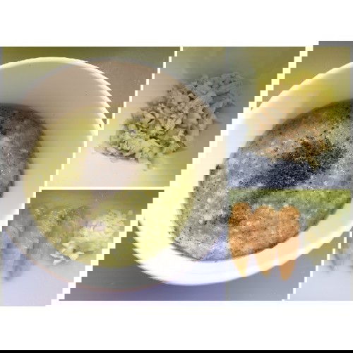 ?ข้าวบดสันในไก่ตำลึง
โรยงาดำคั่วบดละเอียด
ทานคู่น้ำซุปผัก Yummy??