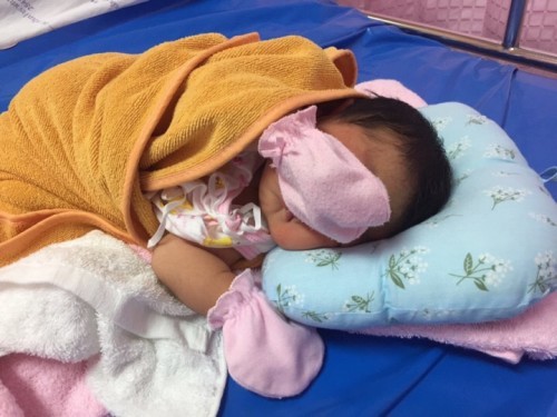 คลอดลูกเอง พอลูกออกมาหัวโน่ข้างนึ่งคะ