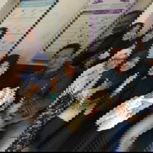 Melahirkan di lantai