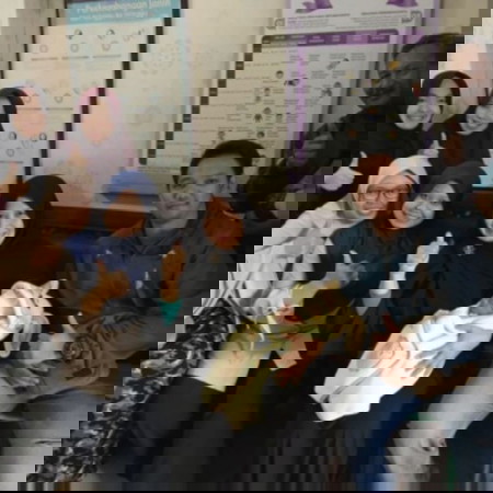 Melahirkan di lantai