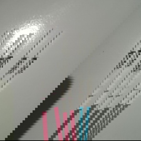 bunda saya beberapa kali tespect tapi hasilnya 2garis cuman yang satunya samar,apa bisa dikatakan positif??