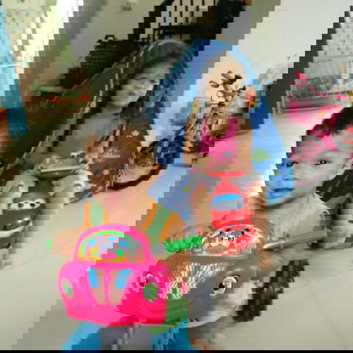 #ร่วมกิจกรรม #ของเล่นหนูน้อย ชิ้นโปรดน้องอัน น้องอ๋อง คือรถ