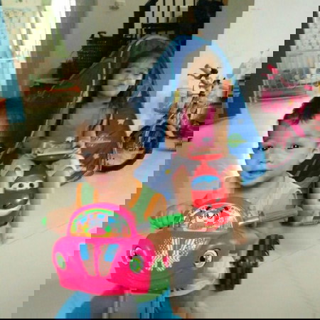 #ร่วมกิจกรรม #ของเล่นหนูน้อย ชิ้นโปรดน้องอัน น้องอ๋อง คือรถ