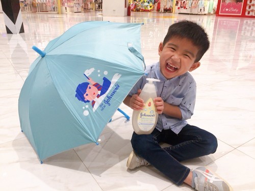 ซื้อ Johnsons ครบ 299 แถมร่มสุดคิ้ว