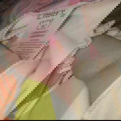 bintik merah ad putih nya