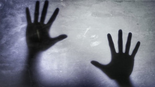 Ibu-ibu suka tonton cerita hantu/seram tak? Jika suka, sila nyatakan judul cerita di ruangan komen!