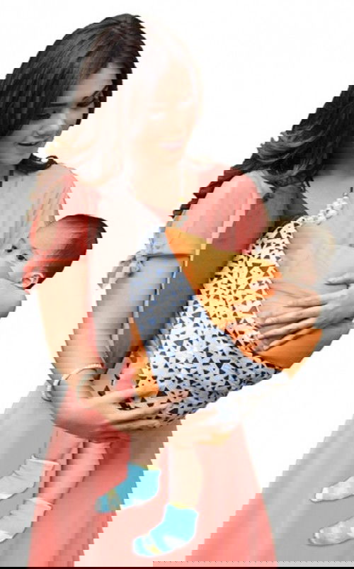 Gendong bayi umur 10 bulan