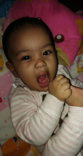 ลูกชอบอมนิ้วเท้า