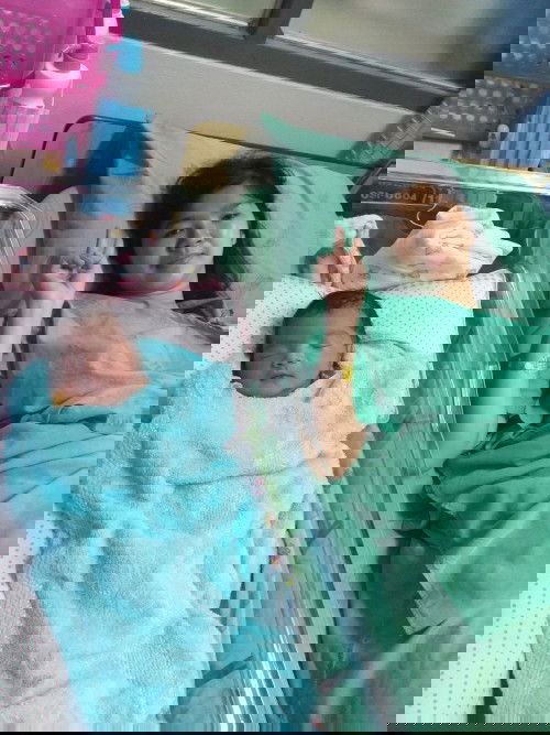 แตกละจ้า