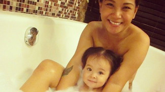 Until what age is it okay for a child to bathe together with their parent?