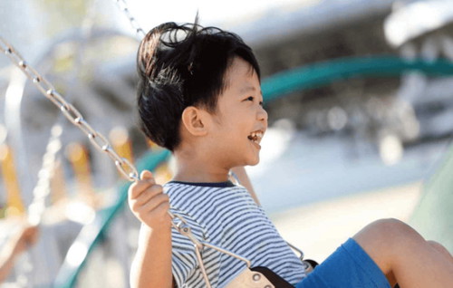How many hours on an average in a day do you spend playing with your child?