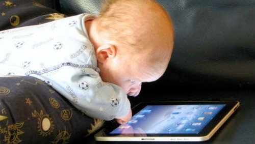 Anda ada gunakan TV atau gajet tak semasa mengasuh anak?