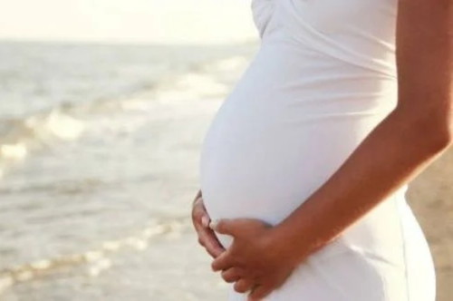 How safe do you think it is to travel while you are pregnant?