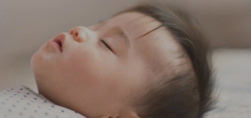 Mẹ thường dùng cách gì cho bé (dưới 6 tháng tuổi) ngủ sâu mỗi đêm?