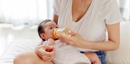 Mức chi trả của mẹ khi mua sữa bột cho bé tầm bao nhiêu?