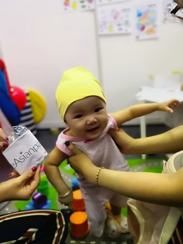 Ở nhà mình ai là người đưa bé đi lớp mỗi ngày?