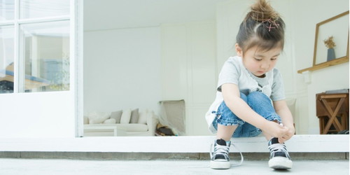 Does your 5 year old know how to tie his/her shoelaces?