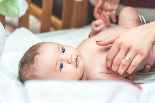 Bagaimanakah anda menggalakkan si kecil berinteraksi?