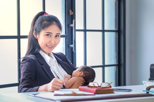 Bunda yang bekerja, hal apa sih yang bikin semangat di kantor?