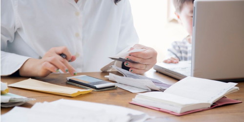 Who manages the household bills/expenses at home?