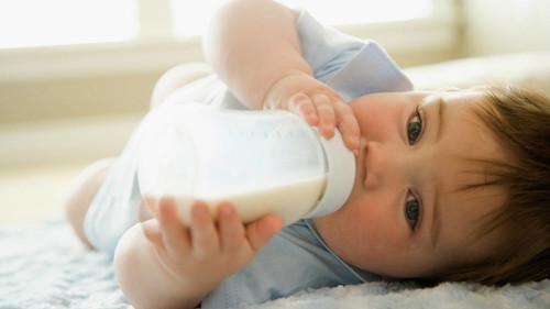 At what age did you start feeding your baby formula milk?