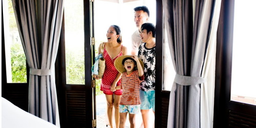 Parents, do you prefer staying in hotels or airbnb while travelling?