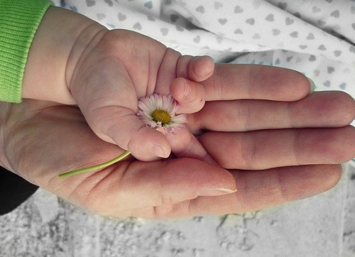 Ano'ng mas mahirap - maging single Mom o single Dad?