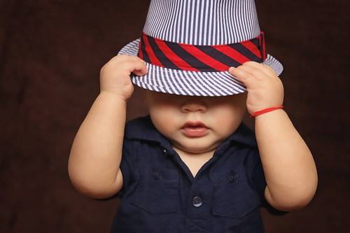 Papayagan mo ba ang toddler mo na magbihis sa sarili niya?