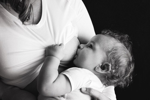 Sang-ayon ka ba sa pagbebreastfeed sa mga pampublikong lugar?