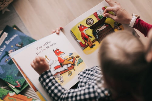 Binabasahan mo ba ng bedtime story ang iyong anak?