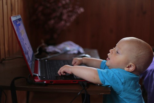 Pinapagamit mo ba ng gadget ang iyong anak pag siya ay nagtatantrums