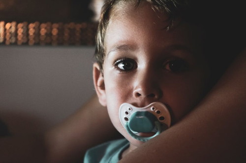 Pinagamit mo ba ng pacifier ang iyong anak?