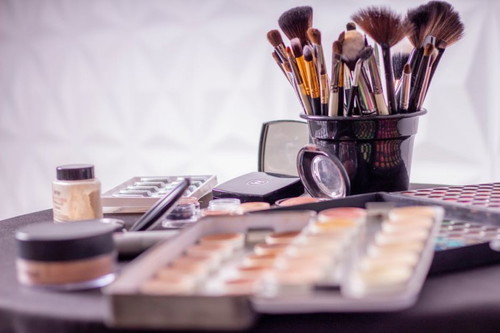 Nag reresearch ka ba bago ka bumili nang bagong make up?