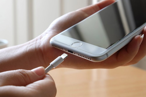 Berapa kali anda cas telefon bimbit anda dalam sehari?