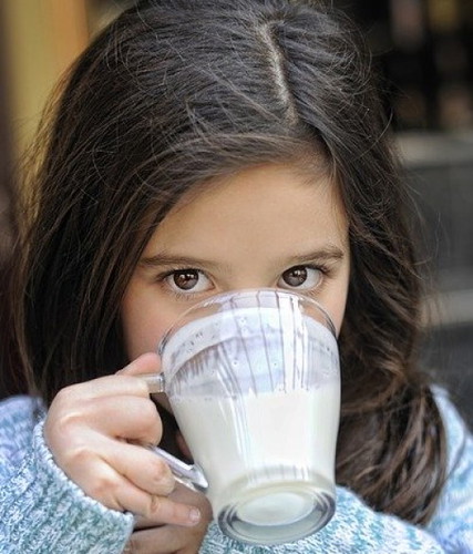 Gaano ka kadalas magtimpla ng powdered drink para sa anak mo?