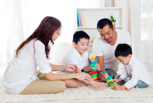 Saya mulai bingung harus ajak anak main apa lagi selama di rumah aja akibat pandemi korona.