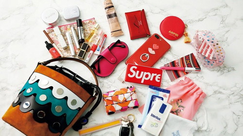 Mana antara produk berikut yang ibu-ibu selalu bawa bersama ketika keluar?