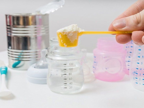 Dalam sebulan, berapa paket susu formula yang digunakan untuk bayi?