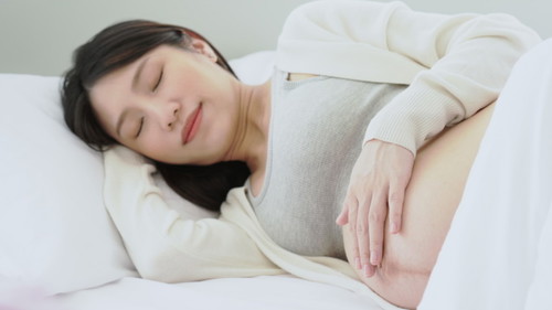 Bumil, gimana sih posisi tidur yang paling nyaman menurutmu?
