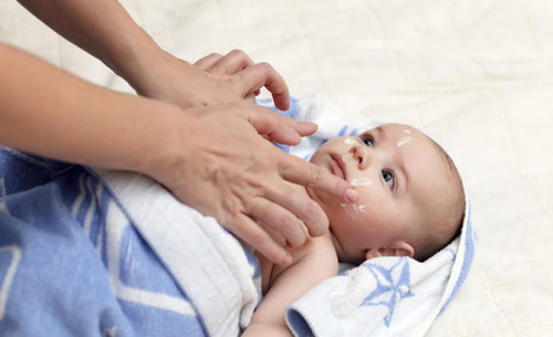 Adakah anda tahu bahan-bahan yang perlu di elakkan dalam produk losyen bayi?
