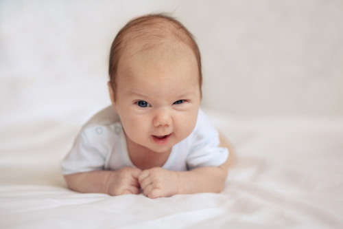 Regular mo bang pinapadapa si baby para sa kaniyang tummy time?