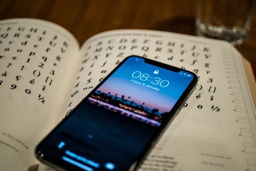 Apakah gambar hias latar di telefon bimbit anda? Kongsikan!