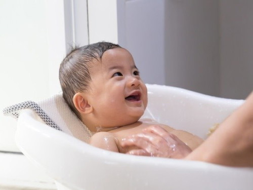 What time of the day do you bathe your newborn?